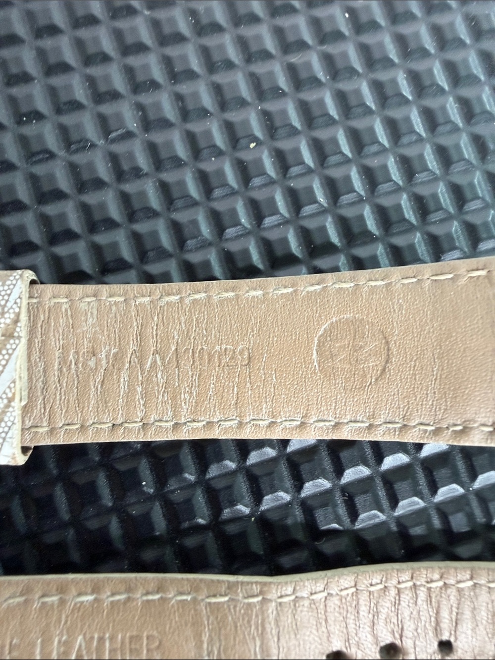 Michele Geometric Watch Band in Beige & White leather made in France 18mm - Picture 4 of 5